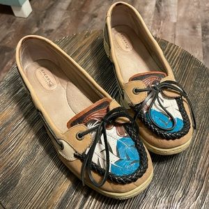 Tooled Leather Sperrys

Lightly worn. 
Fit 7.5 or Small 8